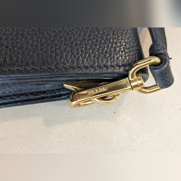 Authentic Prada Leather Bag with 2x Shoulder straps CoA & Dustbag - Picture 4 of 16